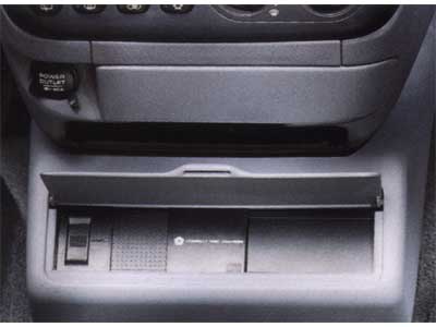 2004 Chrysler Pacifica Six-Disc CD Changer 82208272